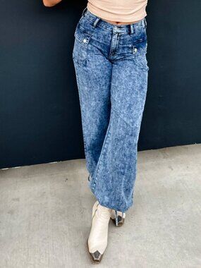 NWT - Blakely Charlie Cinch Hem Wide Leg Jeans Acid Wash Blue Size Large